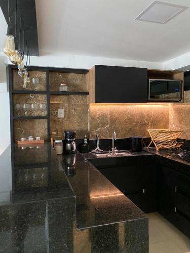 Η κουζίνα ή μικρή κουζίνα στο Tabatinga Flat Beira Mar