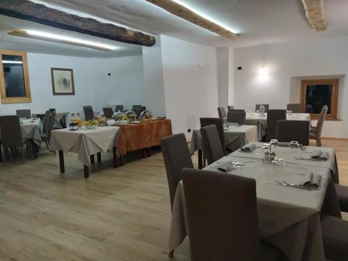 a dining room with tables and chairs in a room at Agriturismo Cà Gianin in Vervio