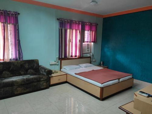 Postel nebo postele na pokoji v ubytování Hotel Ayodhya