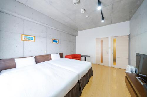 Postel nebo postele na pokoji v ubytování NAHA-WEST INN