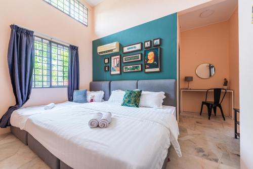 a bedroom with a large bed with towels on it at 3BR Retreat Homestay near to GoldCoast, Sepang by Verano in Sungai Pelik