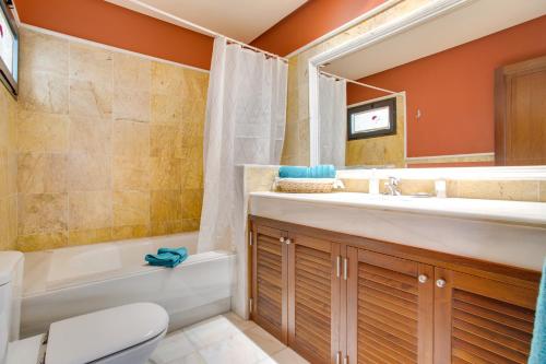A bathroom at Casa Violeta