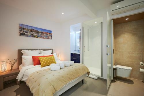 Foto dalla galleria di Sunlight Properties - Sky blue - 3 bedroom flat with sea view on the Promenade des Anglais a Nizza