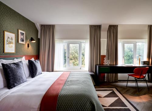 a hotel room with a bed and a desk at Park Centraal Den Haag, part of Sircle Collection in The Hague