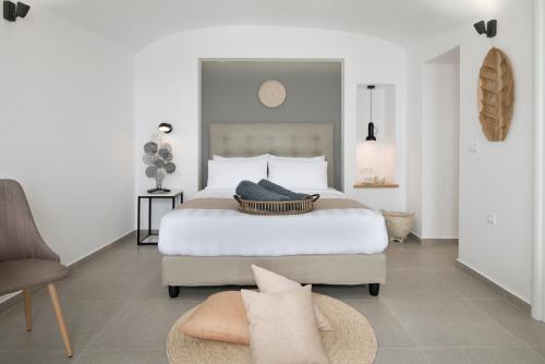 מיטה או מיטות בחדר ב-Symphony Suites Santorini