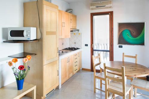 Kuchyň nebo kuchyňský kout v ubytování Flatinrome Residence Fiera