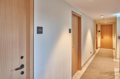 a hallway with a door leading to a hallway with a hallway at Hotel Misan in Norderney