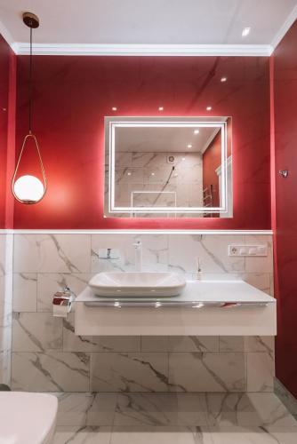 Ένα μπάνιο στο Royal Tower VIP Smart Apartments 4