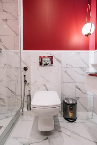 Ένα μπάνιο στο Royal Tower VIP Smart Apartments 4