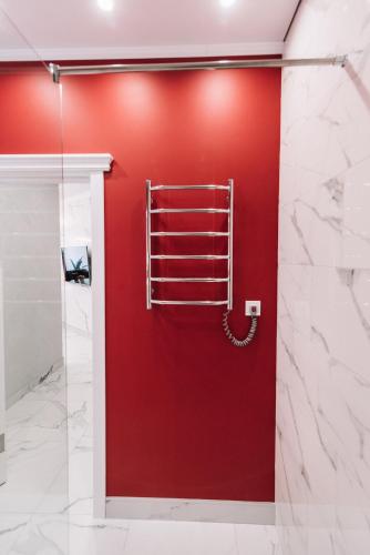 Ένα μπάνιο στο Royal Tower VIP Smart Apartments 4