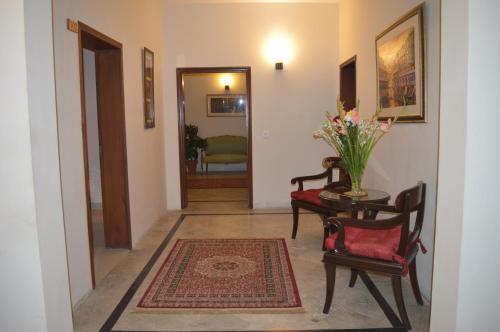 Posezení v ubytování Hotel Gulberg Grand