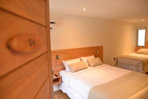 a small bedroom with two beds in it at TAS D VIAJE Suites - Hostel Boutique in Punta del Este