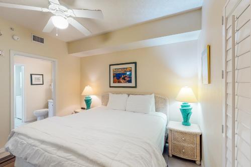 Llit o llits en una habitació de Summerwind Resort