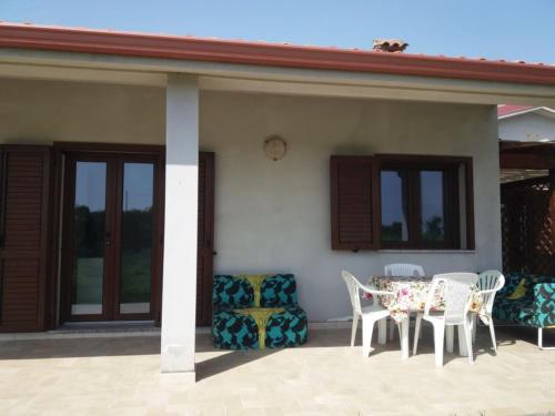 2 bedrooms house with enclosed garden and wifi at Is Potettus