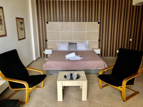 Ένα ή περισσότερα κρεβάτια σε δωμάτιο στο Hotel Mon Caprice