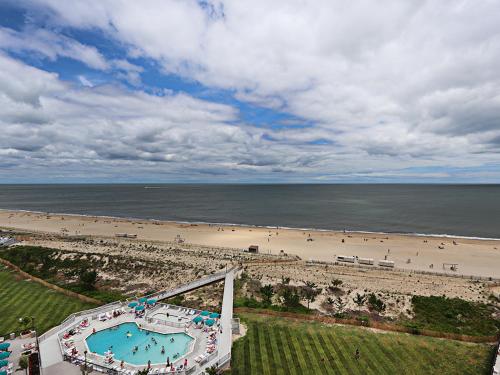 an aerial view of a beach with a swimming pool at Sea Colony Edgewater House in Bethany Beach