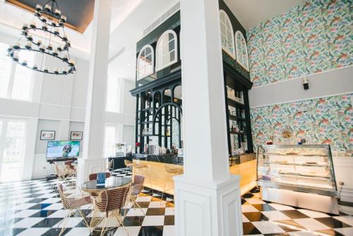 a store with a checkered floor and a dining room at Grand Florida Pattaya By TheBest Management in Na Jomtien