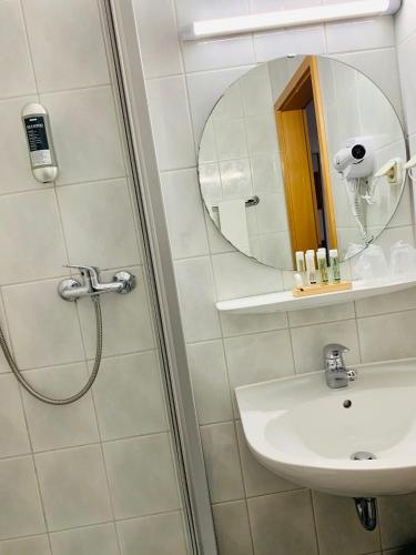 Ένα μπάνιο στο DUA Hotel