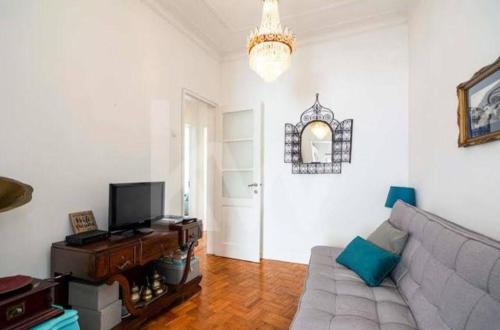 a living room with a couch and a television at Blue Vintage House in Setúbal