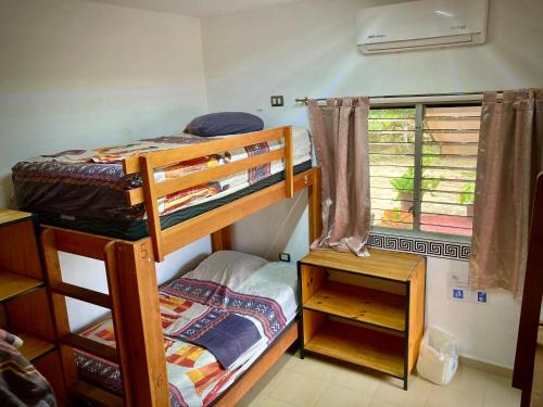 Postel nebo postele na pokoji v ubytování Yaxche Centro Hostal y Camping