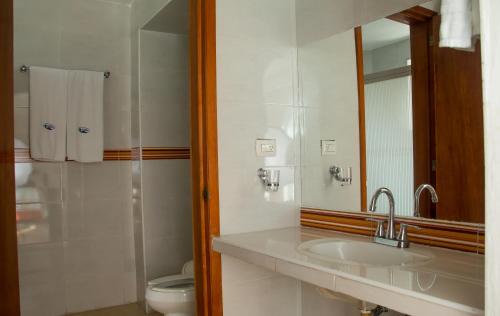 Un baño de Hotel Atenas
