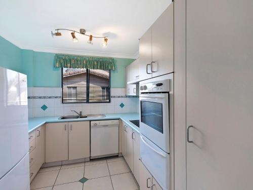 A kitchen or kitchenette at Pelican Place