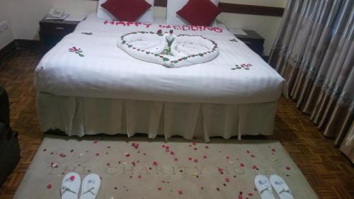 Кровать или кровати в номере The Charity Hotel International