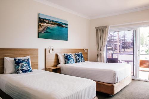 Posteľ alebo postele v izbe v ubytovaní Yamba Beach Motel
