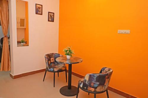Χώρος καθιστικού στο Kumaran Kudil - New Family Home Stay VL Bodinayakkanur, Theni
