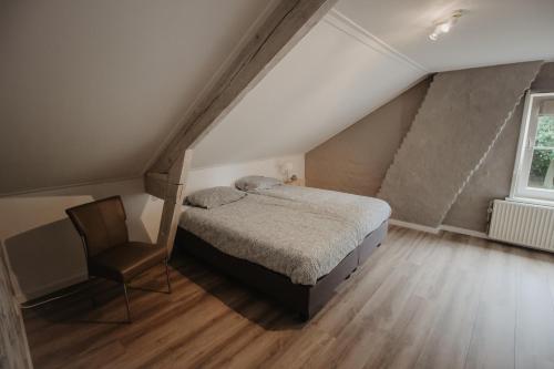 Een bed of bedden in een kamer bij Authentieke Boerderij Woning