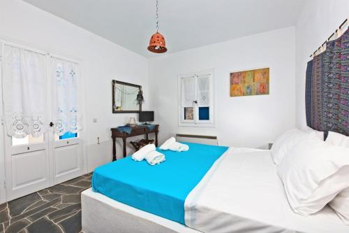 a bedroom with two beds and a table at Sifnos Residence in Platis Gialos