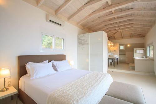 Postel nebo postele na pokoji v ubytování Villa Portokali