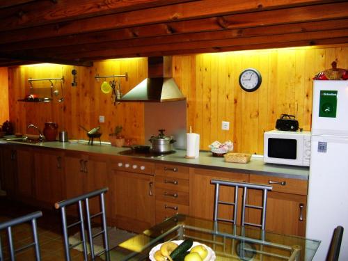 a kitchen with wooden walls and a counter with a microwave at Gemerendura in Blacha
