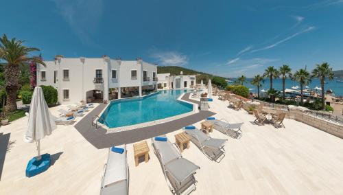 an image of a swimming pool at a resort at Torbahan Hotel in Torba