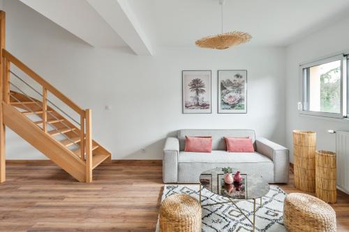 a living room with a couch and a table at Maison Elleviou - Grande Maison à deux pas du centre in Rennes