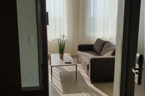 Ruang duduk di Motel Plus Schönefeld
