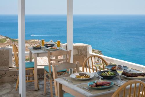 Gallery image of Psaravolada Hotel Milos in Agia Kiriaki Beach