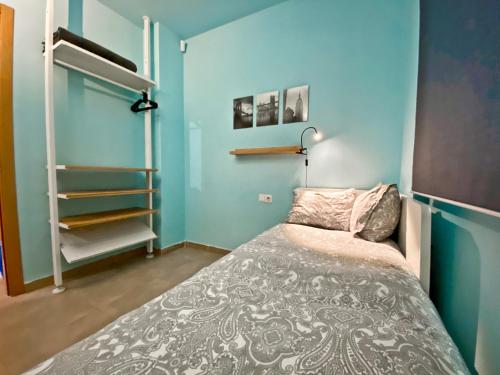 A bed or beds in a room at Urban Manresa-City center apartment with balcony