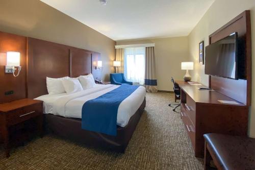 a hotel room with a large bed and a television at Comfort Inn East Windsor - Springfield in East Windsor