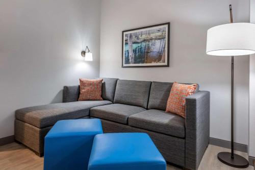Χώρος καθιστικού στο Comfort Suites Gainesville Near University