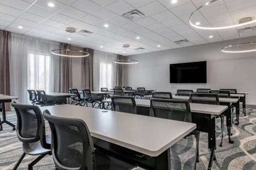 Μια τηλεόραση ή/και κέντρο ψυχαγωγίας στο Comfort Suites Gainesville Near University