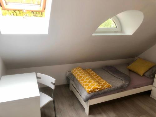 A bed or beds in a room at Nowe pokoje blisko dworca