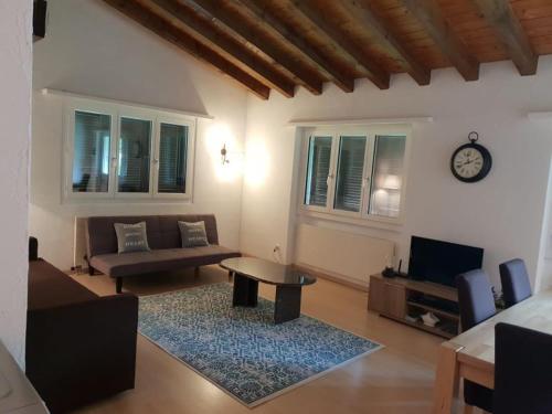 a living room with a couch and a table at Curtinfess Franklin in Bivio