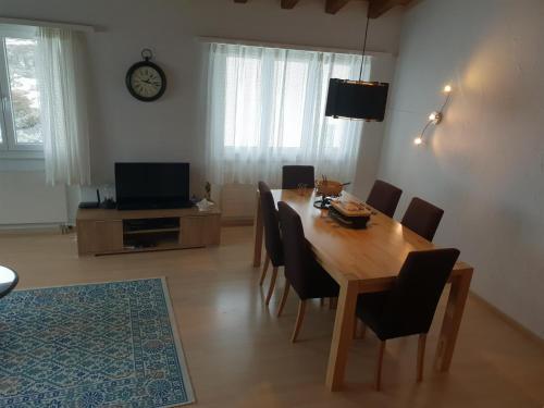 a dining room with a table and chairs and a television at Curtinfess Franklin in Bivio