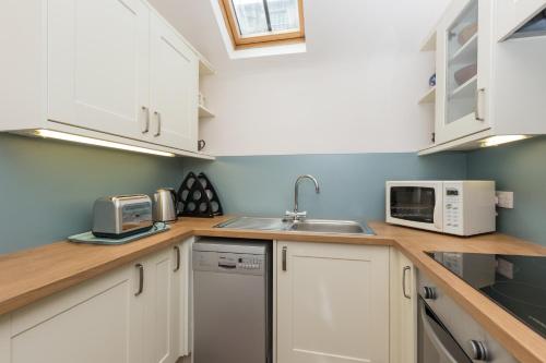 Gloucester Lane - Central Mews Cottage