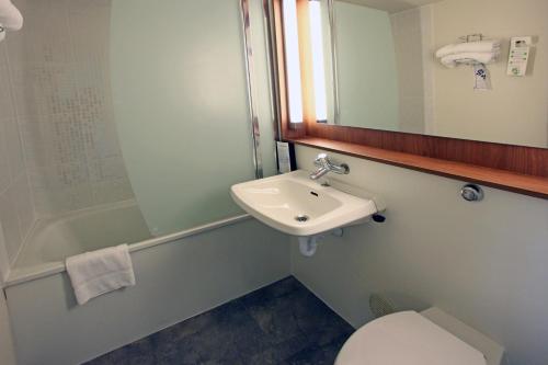Koupelna v ubytování Campanile Angers Ouest - Beaucouzé