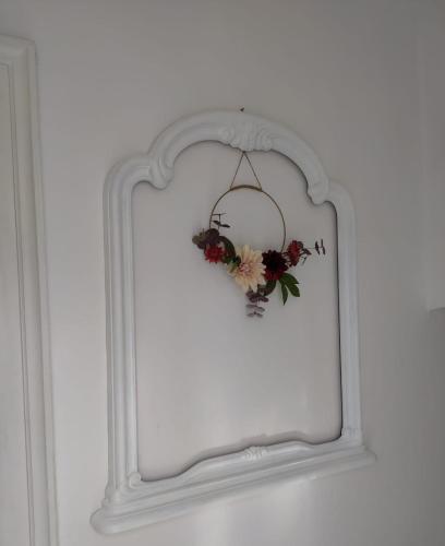 a mirror hanging on a wall with flowers at Casa vacanze San Giovanni nei Sassi in Matera