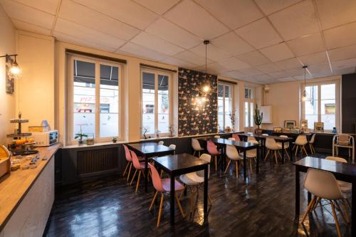 Εστιατόριο ή άλλο μέρος για φαγητό στο Logis Hôtel Au Croissant