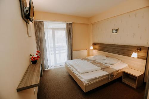 A bed or beds in a room at Guest house Lacul Linistit