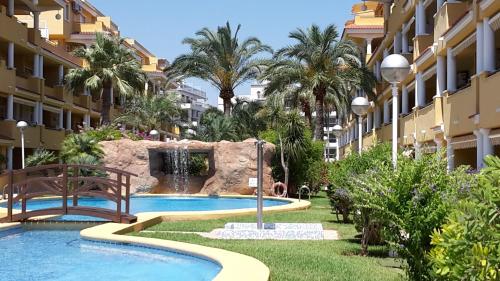 Bazén v ubytovaní Precioso apart sur y norte cerca playa y centro - Cascadas de la Marina alebo v jeho blízkosti